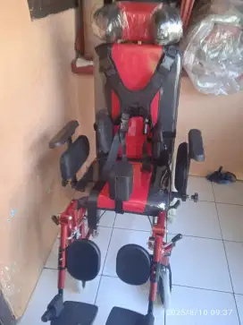 Kursi roda celebral palsy
