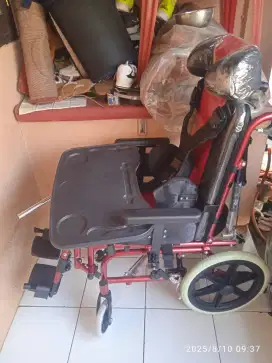 Kursi roda celebral palsy