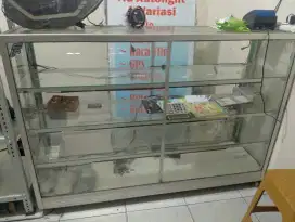 Etalase uk 150 x 100 no minus tidak ada yang pecah