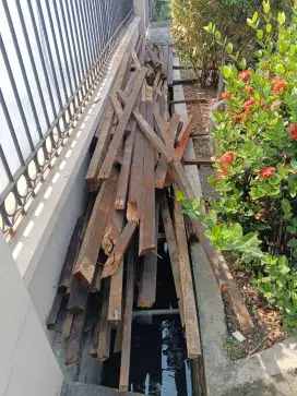 Jual borongan kayu bekas usuk & reng.