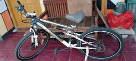 Sepeda Gunung dual shock