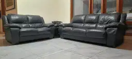 Sofa kulit exs INFORMA 90% seperti baru