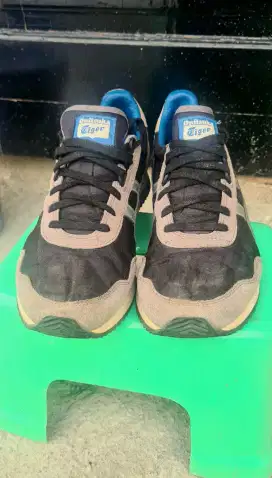 SEPATU ONITSUKA TIGER