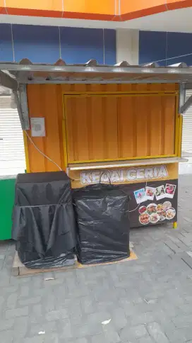 DI CARI KARYAWATI JAGA STAN