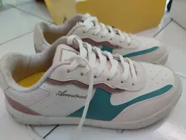 sepatu aerostreet