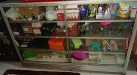 Etalase Warung Bekas