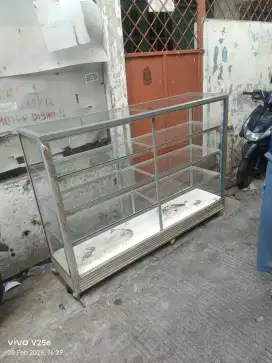 Etalase bekas jualan