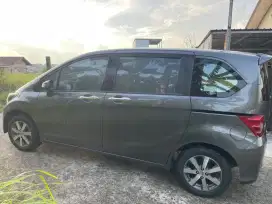 Honda freed psd tipe tertinggi bagus terawat