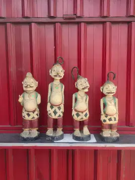 Satu set patung Punokawan lengkap