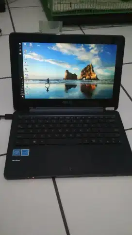 Laptop Asus TP200S 2 in 1 (Flip and Touch Screen)