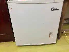 jual kulkas second mini bar merk midea