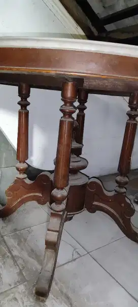 Meja marmer bulat antik
