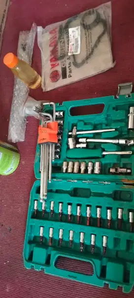 Satu set kunci untuk motor