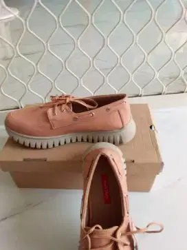 Sepatu dauky sepatu wanita no 38