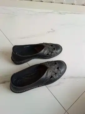 Sepatu wanita hitam