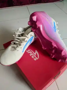 Sepatu bola anak