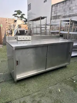 Meja kabinet pintu sliding 
Ukuran 170x60x85
Harga 4.300.000