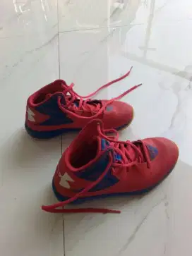 Sepatu olahraga anak no 35/36
