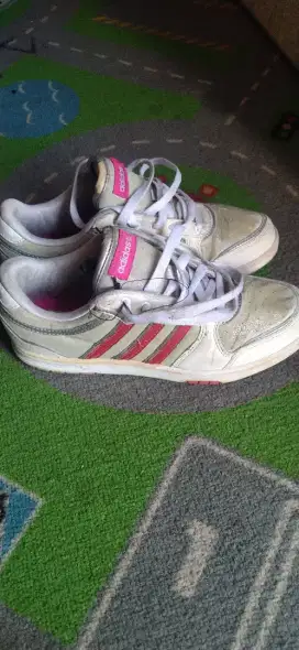Sepatu cewek Adidas