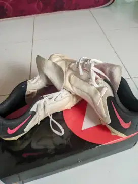 Sepatu bola anak