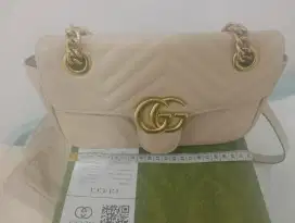 Tas tangan wanita warna beige merk GC