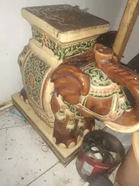Pajangan Gajah Keramik Lok Kemanggisan