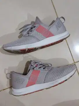 Sepatu nb abu pink