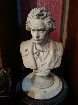 Patung Figur Beethoven