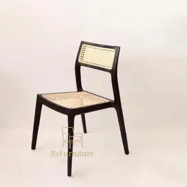 Kursi makan rotan