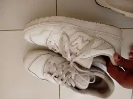 Sepatu NB 550 bekas tapi jarang dipake