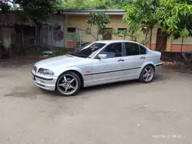 BMW 318i 2001 Bensin