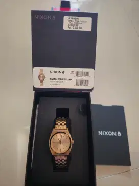 Jam tangan wanita nixon