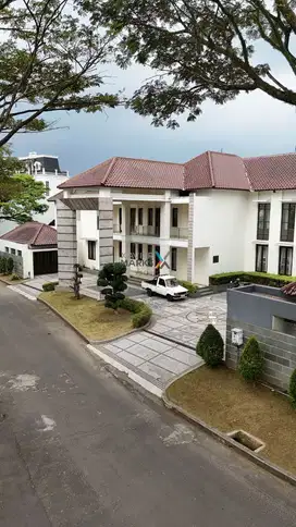Dijual Cepat Rumah Megah Private Pool Di Perum Ijen Nirwana Malang