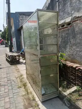 Etalase bekas masih oke