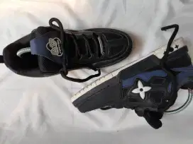 LV TRAINER SNEAKERS
