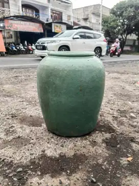 Gentong Telur Asin Kuno