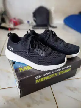 Di jual cepat sepatu Sketchers Memory Foam ukuran 43