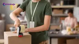 Staff Packing Online Shop