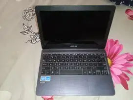 Notebook ASUS E203