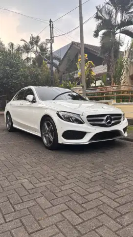 Mercedes Benz C300 AMG Line Full Package LOW KM