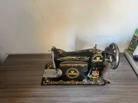 Mesin Jahit Jadul Merk Shanghai
