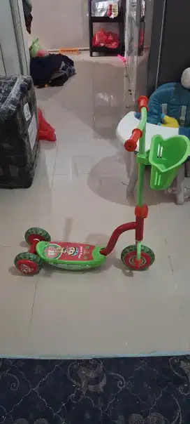 Skuter Anak 3 Roda COCOMELON – Bekas, Kondisi Baik