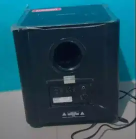 subwoofer aktif sound bar Polytron masih mulus terawat suara dasyat ok