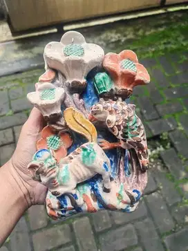 Vas Dinding Tua Motif Klasik