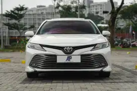 Toyota Camry V AT 2020 Warna hitam ada