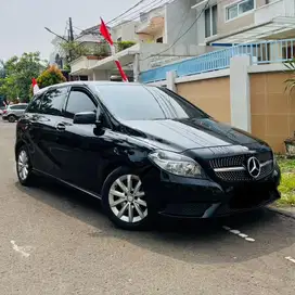 (CASH) Mercedes Benz B200 CGI 2013