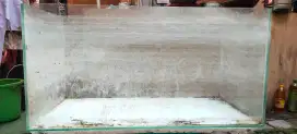 Aquarium kaca bekas