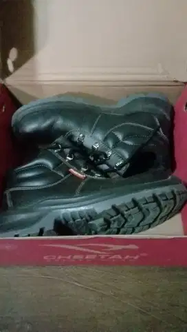 Sepatu safety cheetah