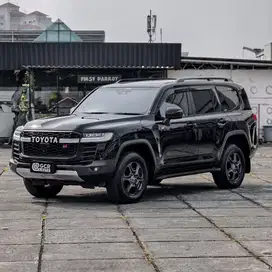 FULL ORI KM 10RB !! TOYOTA LANDCRUISER GR SPORT 300 2024 AT MDL 2023
