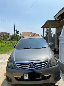 Toyota Kijang Innova 2010 Bensin